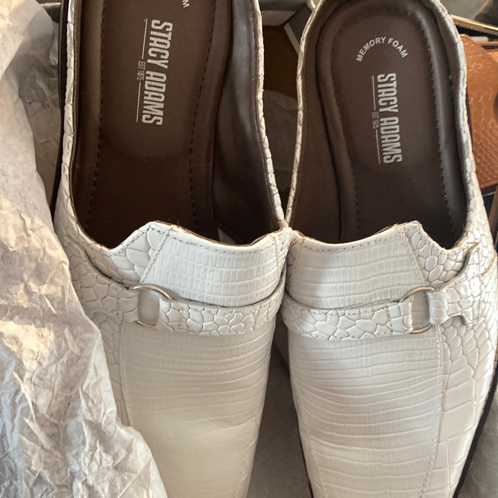 White Stacy Adams Memory Foam slightly used Gators